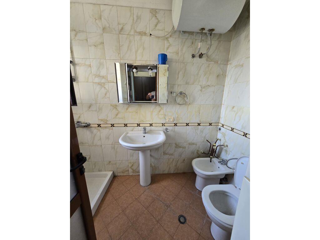Shitet apartament 2+1+2 ne Durrës!