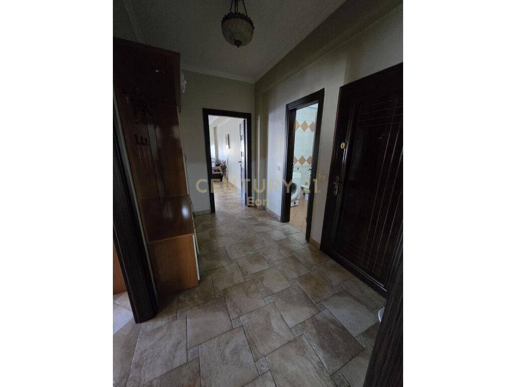 Shitet apartament 2+1+2 ne Durrës!