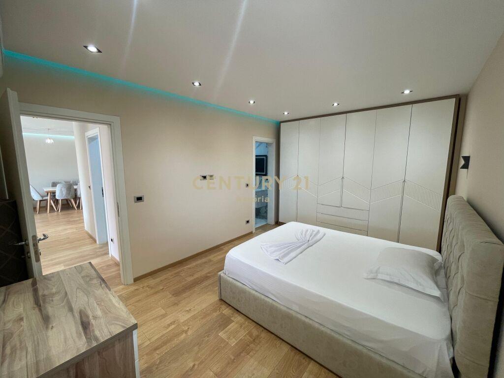 JEPET ME QIRA APARTAMENT 2+1+2 ME VERANDE NE ASTIR, UNAZA E