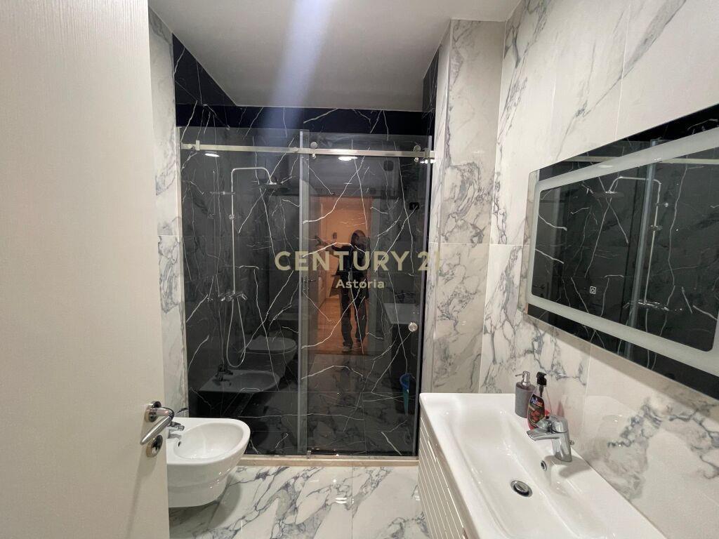 JEPET ME QIRA APARTAMENT 2+1+2 ME VERANDE NE ASTIR, UNAZA E