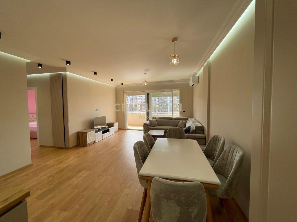 JEPET ME QIRA APARTAMENT 2+1+2 ME VERANDE NE ASTIR, UNAZA E