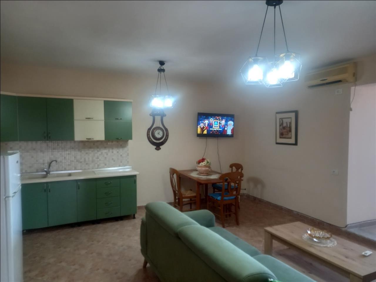 Qera 2+1+ verande qender Durres