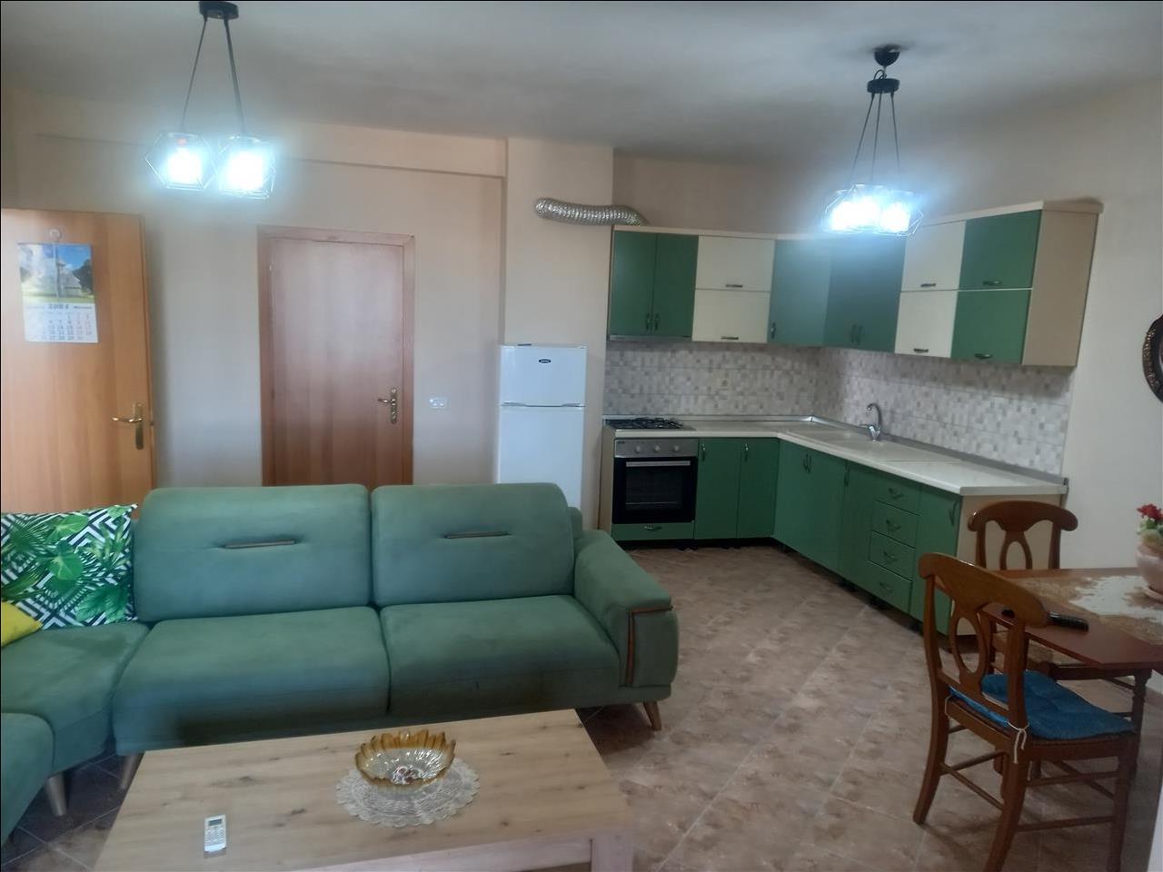 Qera 2+1+ verande qender Durres