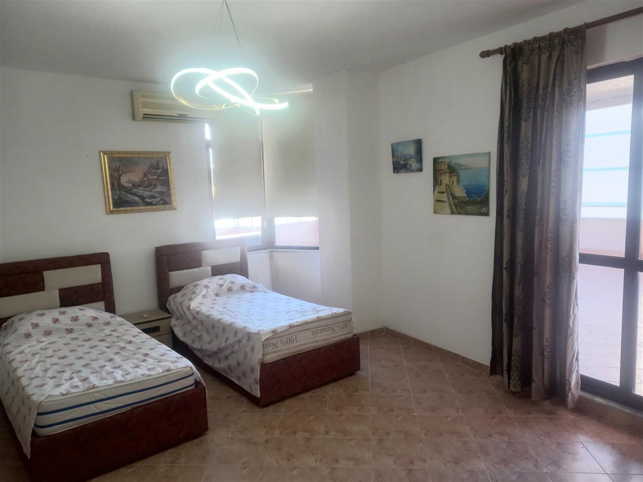 Qera 2+1+ verande qender Durres