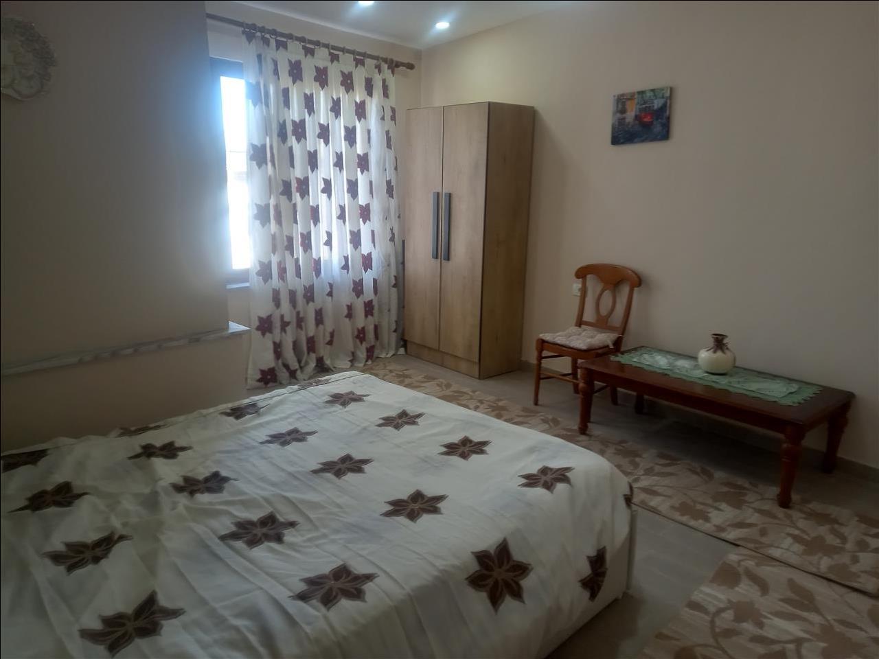 Qera 2+1+ verande qender Durres