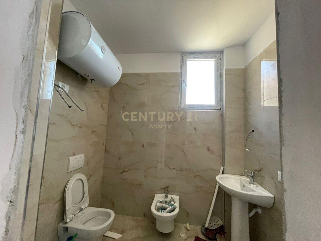 SHITET APARTAMENT 1+1 PRANE SPITALIT, DURRES!