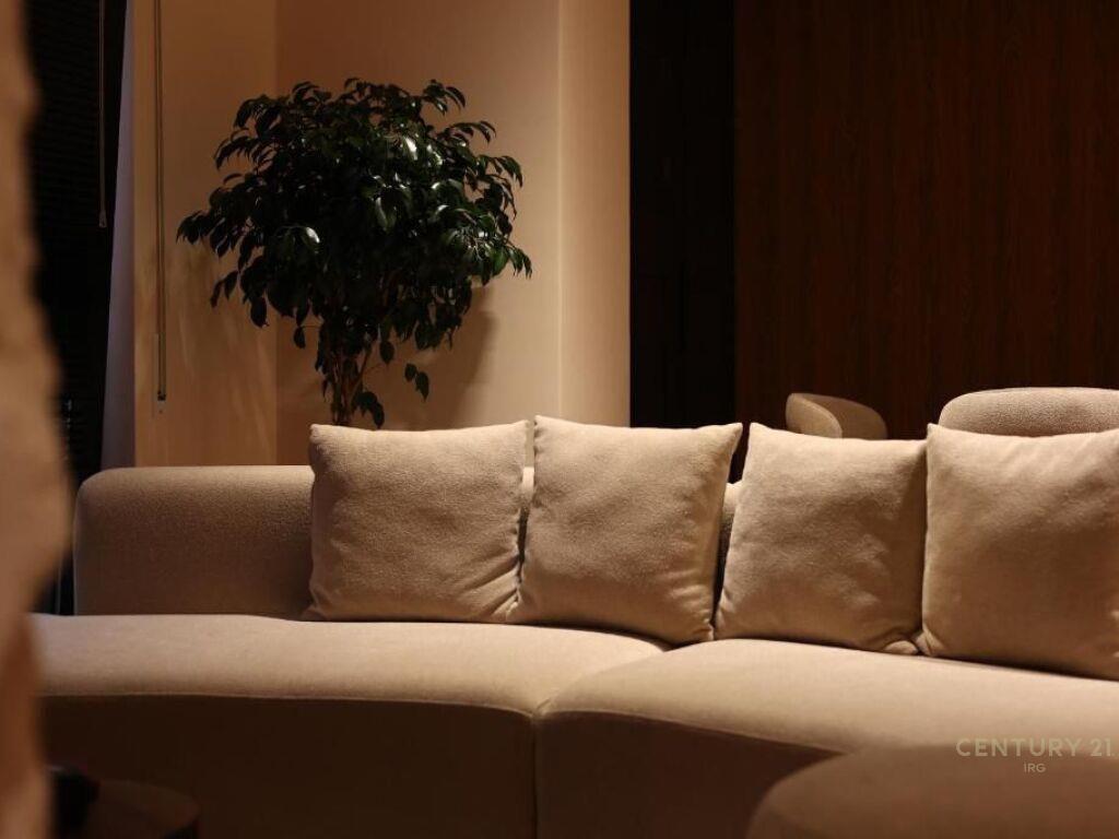 Qira Apartament 2+1+1 Rruga e Kavajes € 1 400