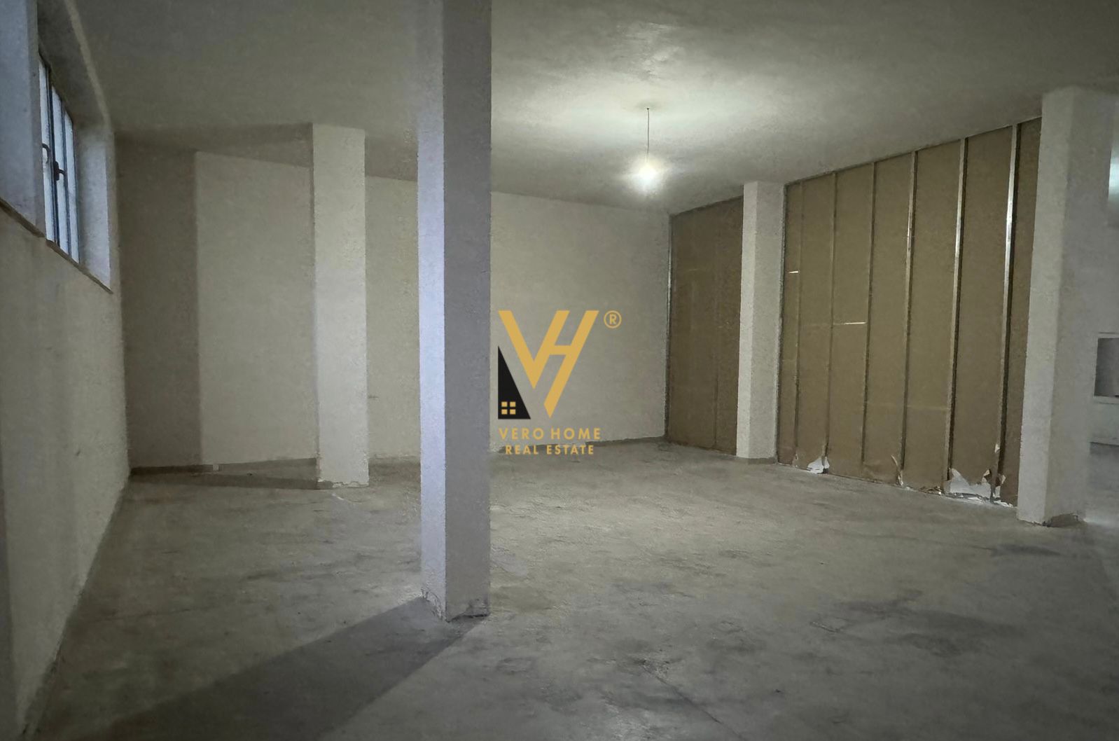 MAGAZINE 376 M2 NE KASHAR 380.000 EURO