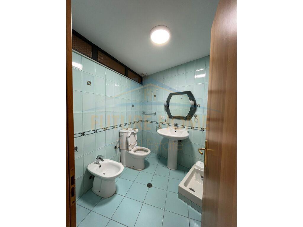 Qera, Apartament 2+1+2(Për Zyra), Rruga Kajo Karafili,