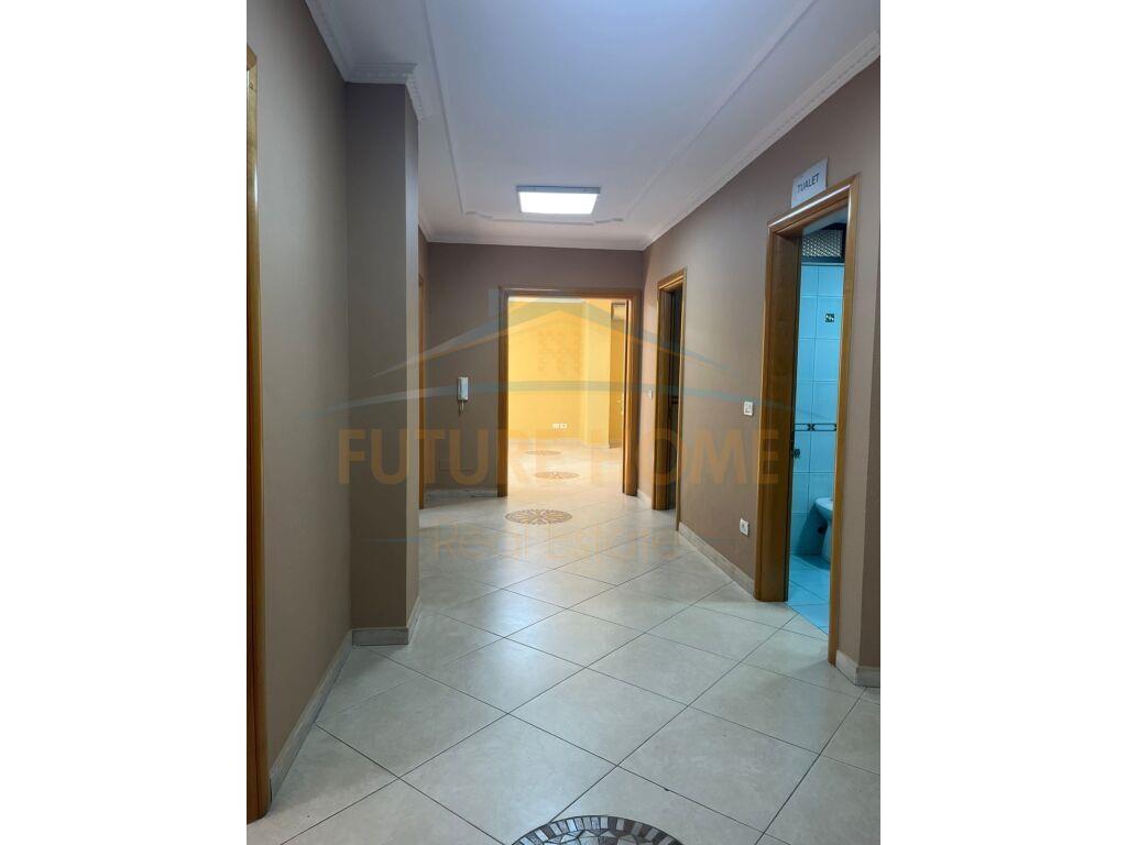 Qera, Apartament 2+1+2(Për Zyra), Rruga Kajo Karafili,