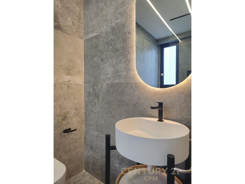 VILE LUKSOZE PER SHITJE NE SAN PIETRO