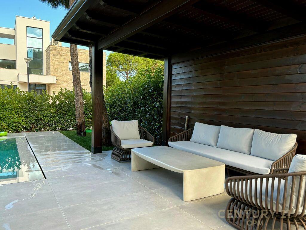 VILE LUKSOZE PER SHITJE NE SAN PIETRO