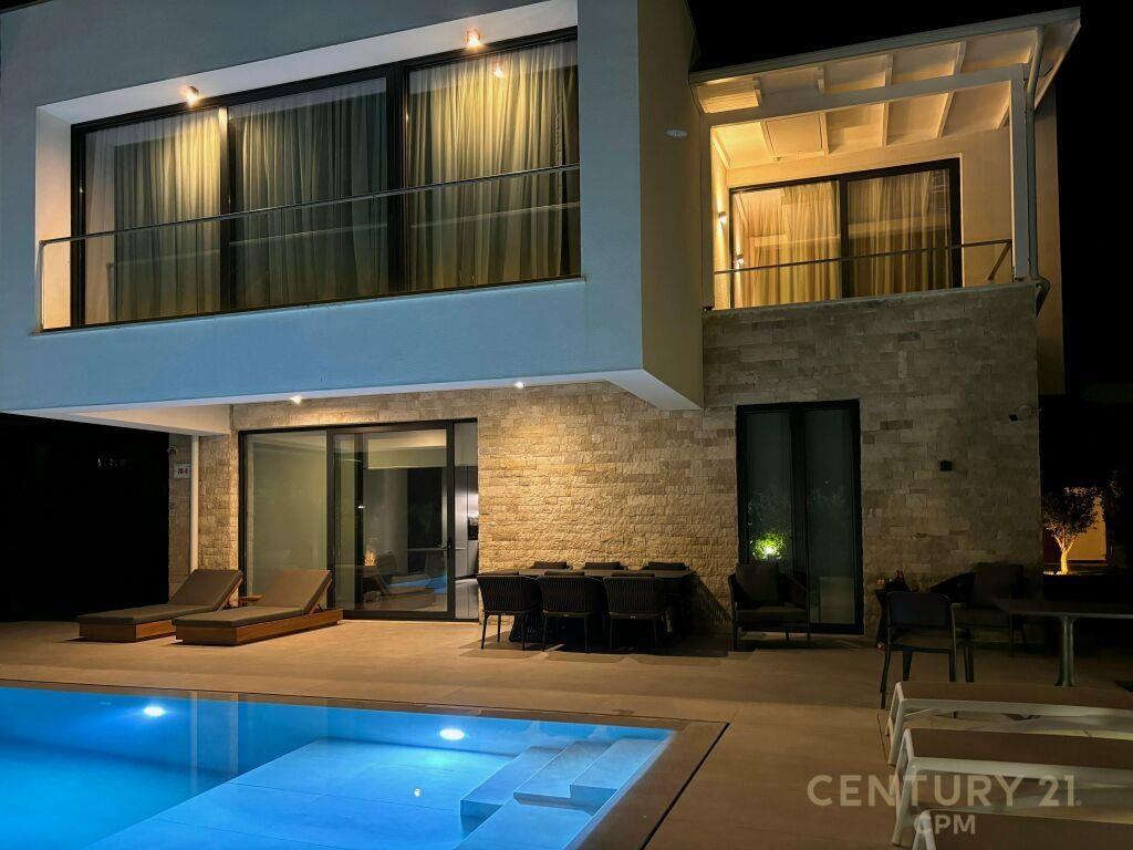 VILE LUKSOZE PER SHITJE NE SAN PIETRO