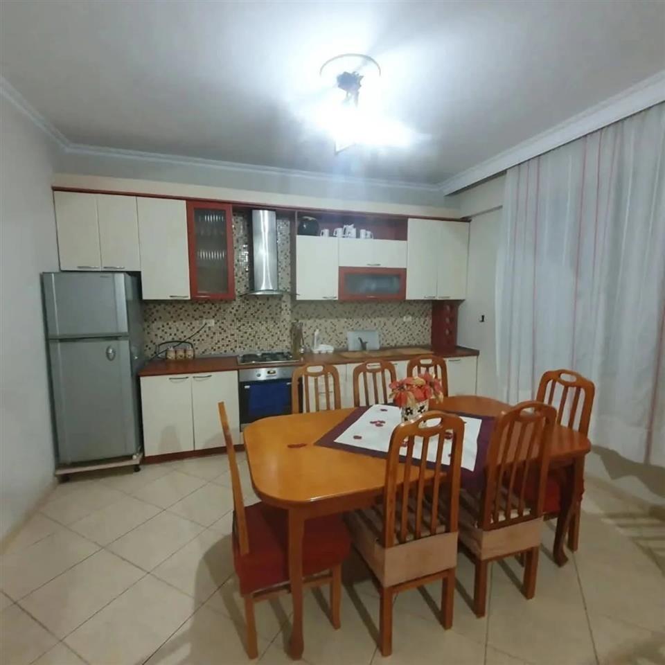 Apartament me qera 2+1+2 ne Lungomare Vlore