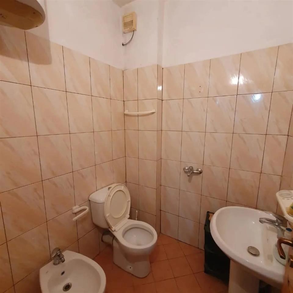 Apartament me qera 2+1+2 ne Lungomare Vlore