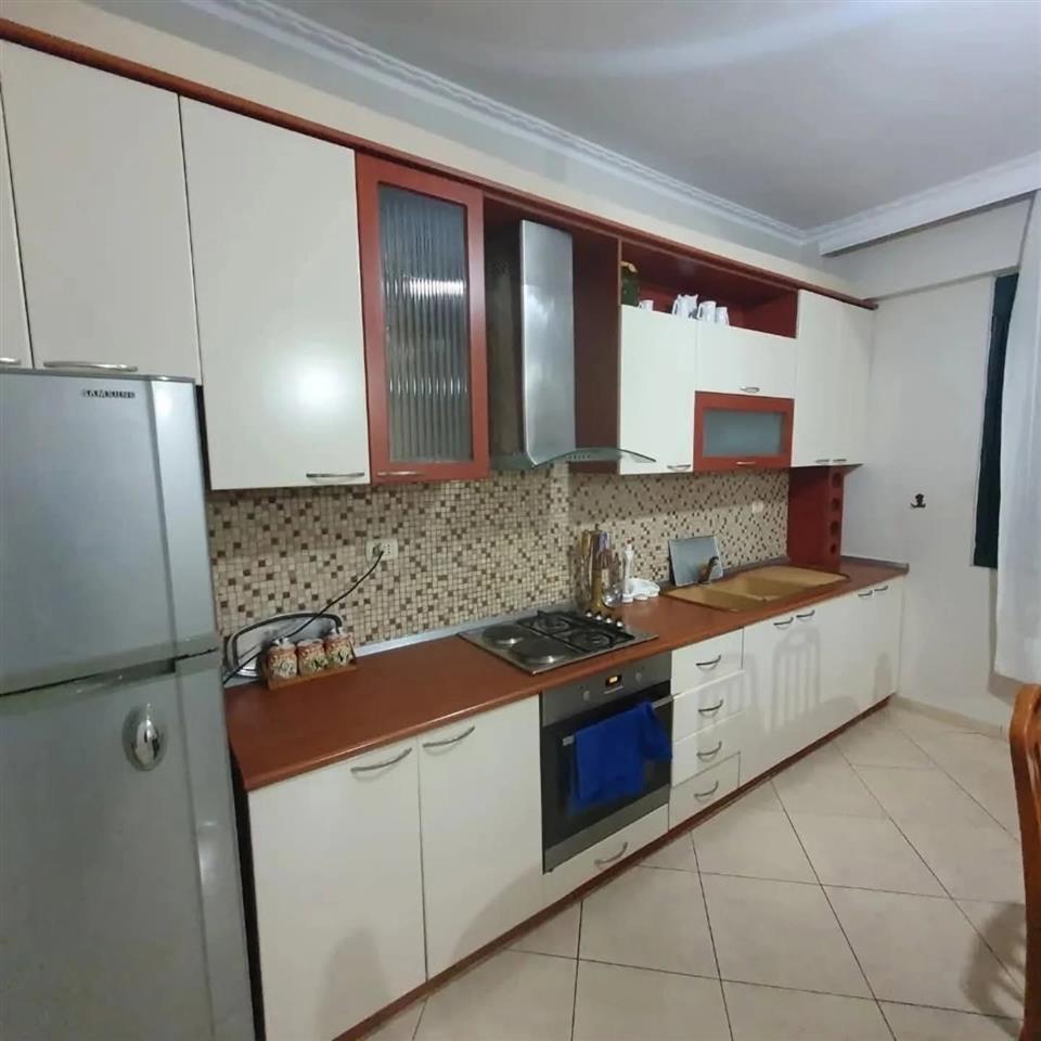 Apartament me qera 2+1+2 ne Lungomare Vlore