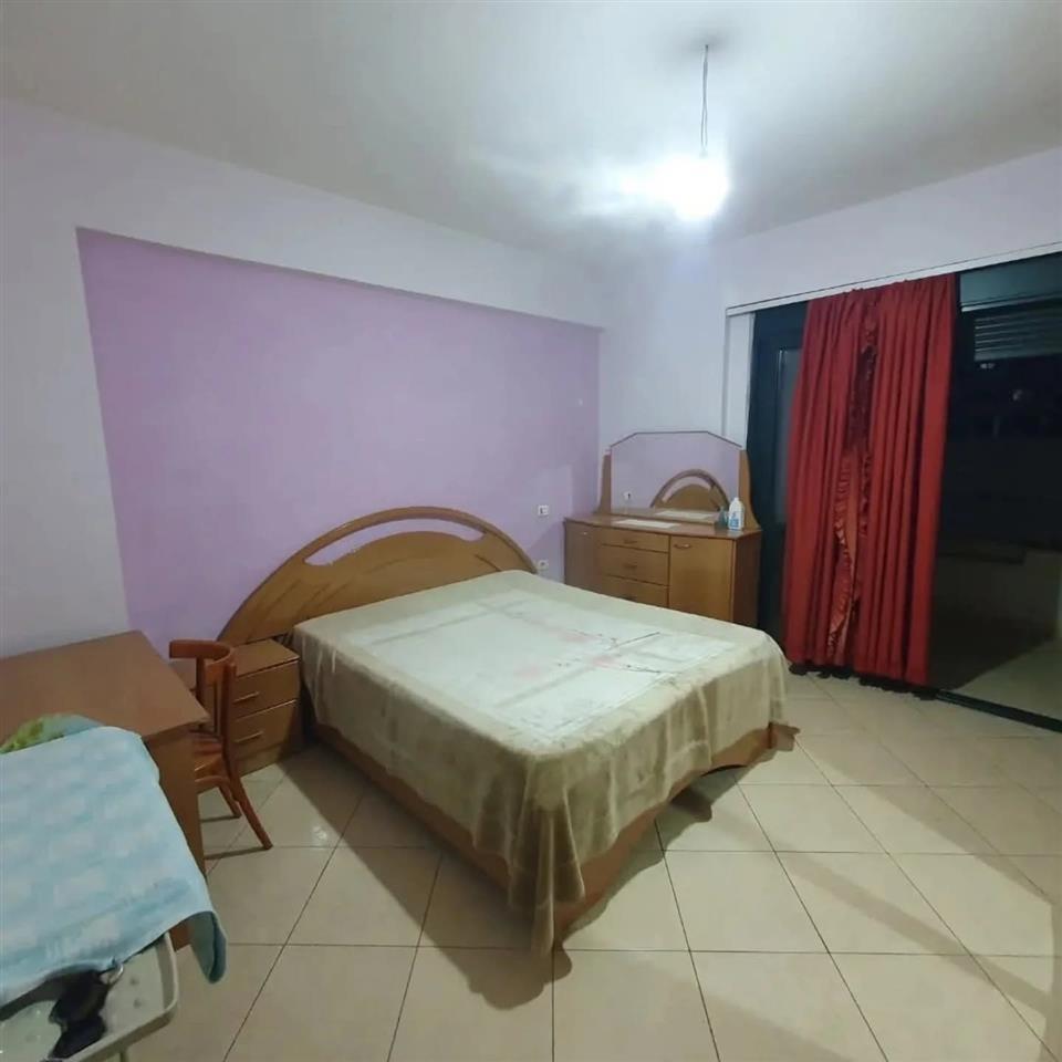 Apartament me qera 2+1+2 ne Lungomare Vlore