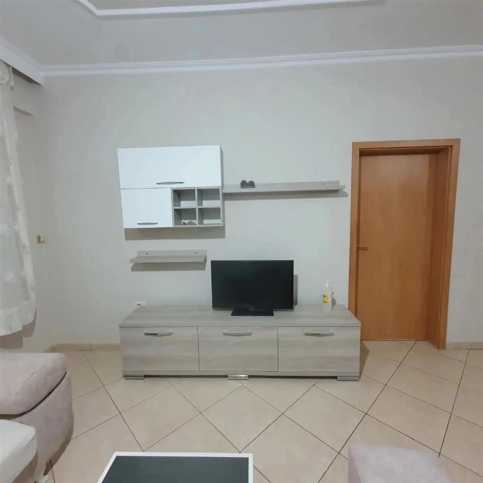 Apartament me qera 2+1+2 ne Lungomare Vlore