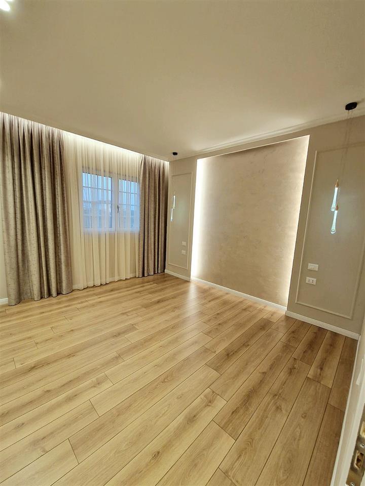 Vila luksi,5 km nga plazhi Qerretit(rruga Shengjergj,Kavaje