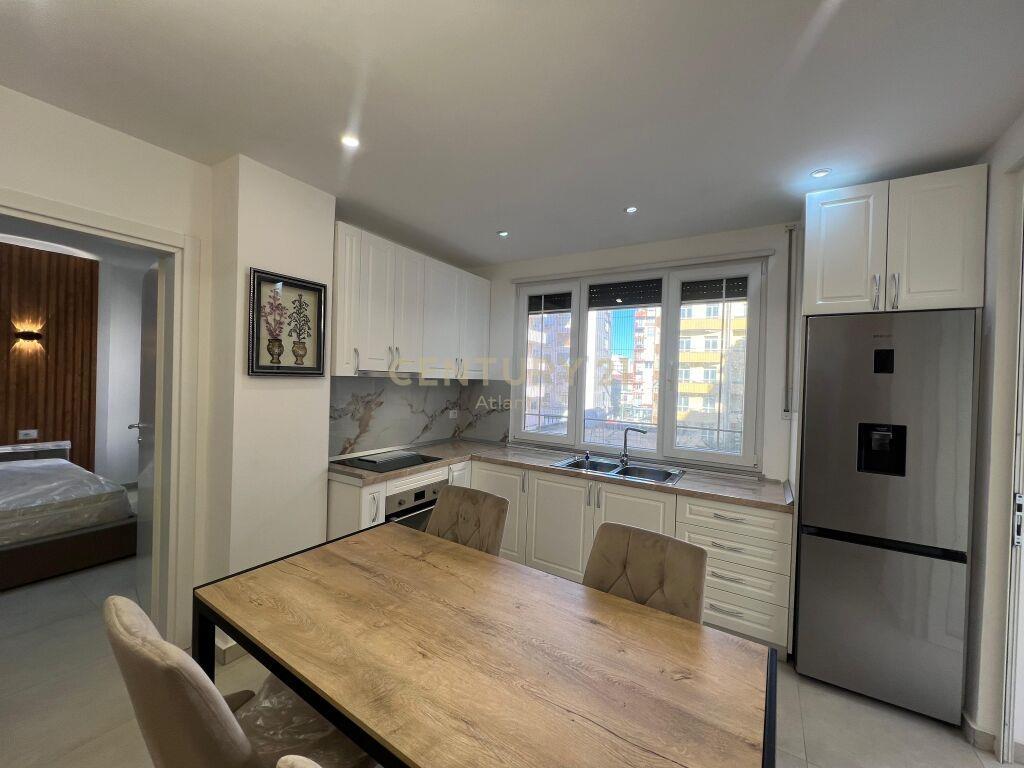 SHESIM APARTAMENT 2+1 NE PLAZH HEKURUDHA VIJE E DYTE ME DETI