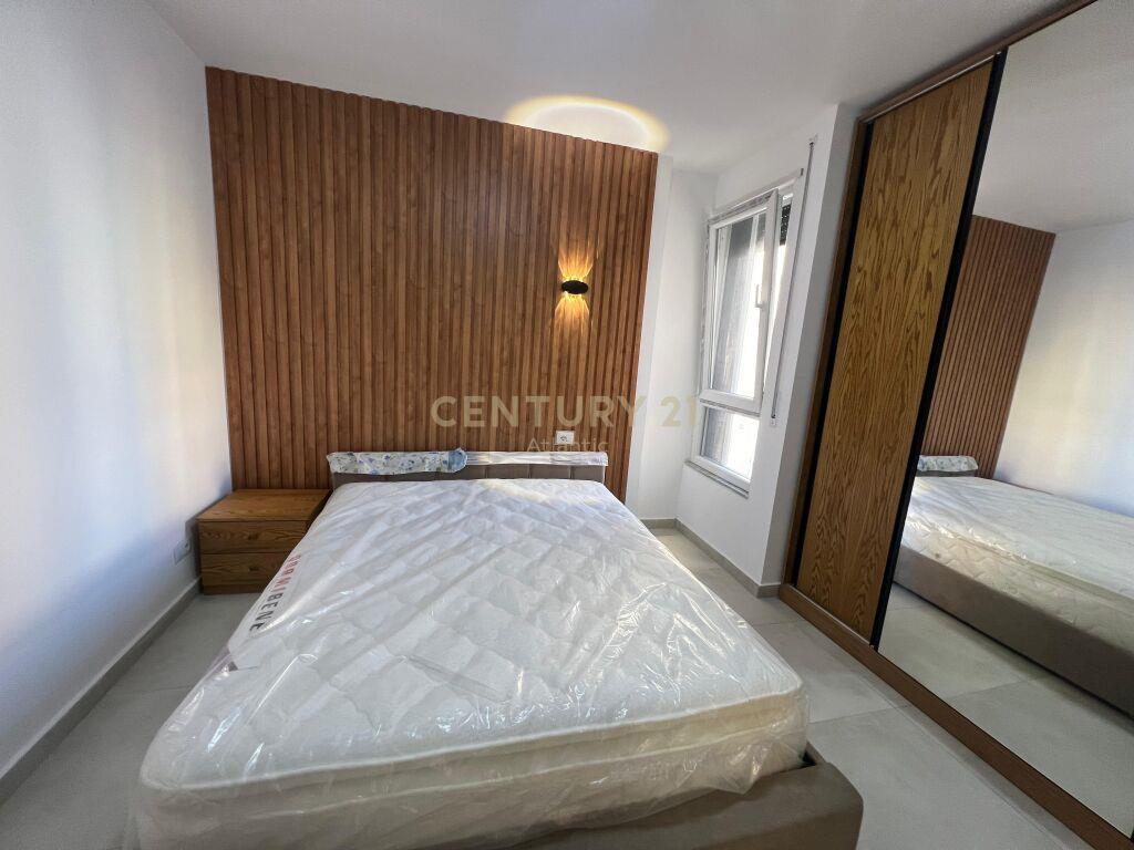 SHESIM APARTAMENT 2+1 NE PLAZH HEKURUDHA VIJE E DYTE ME DETI