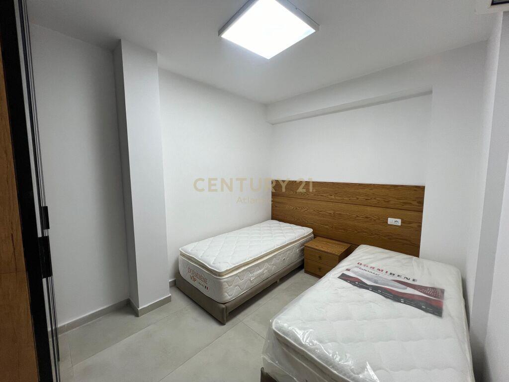 SHESIM APARTAMENT 2+1 NE PLAZH HEKURUDHA VIJE E DYTE ME DETI