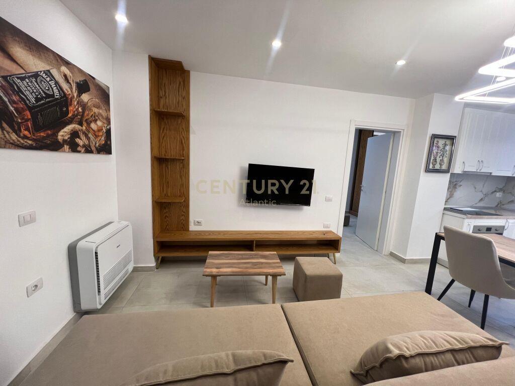 SHESIM APARTAMENT 2+1 NE PLAZH HEKURUDHA VIJE E DYTE ME DETI