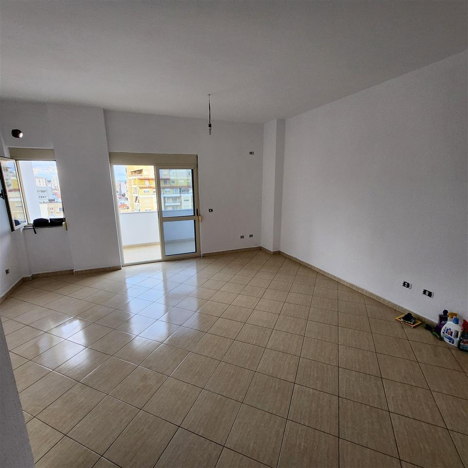 SHITET APARTAMENT 2+1 AFER MUZEUMIT NE DURRES!