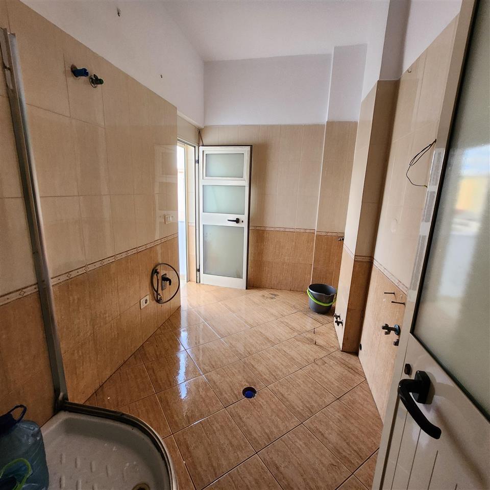 SHITET APARTAMENT 2+1 AFER MUZEUMIT NE DURRES!