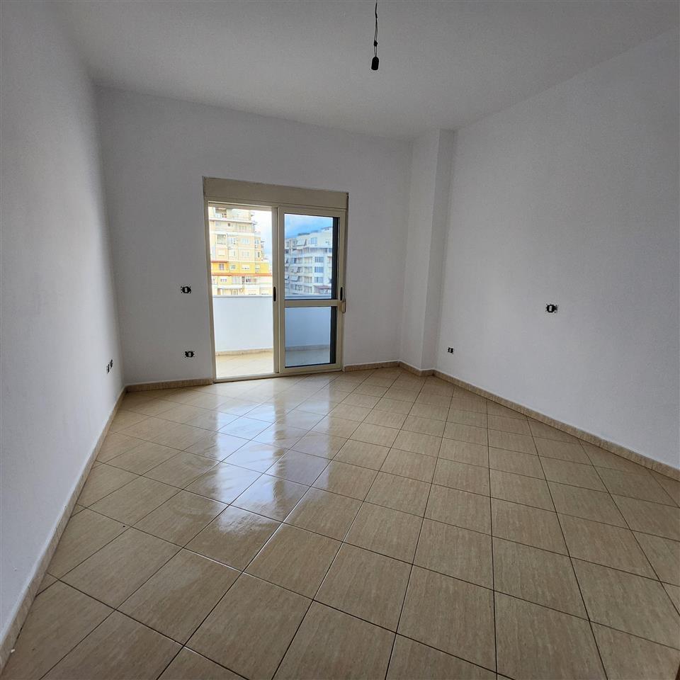 SHITET APARTAMENT 2+1 AFER MUZEUMIT NE DURRES!