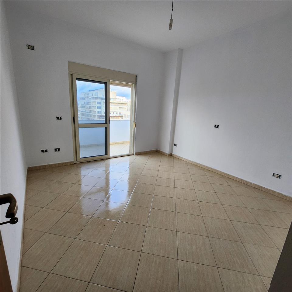 SHITET APARTAMENT 2+1 AFER MUZEUMIT NE DURRES!