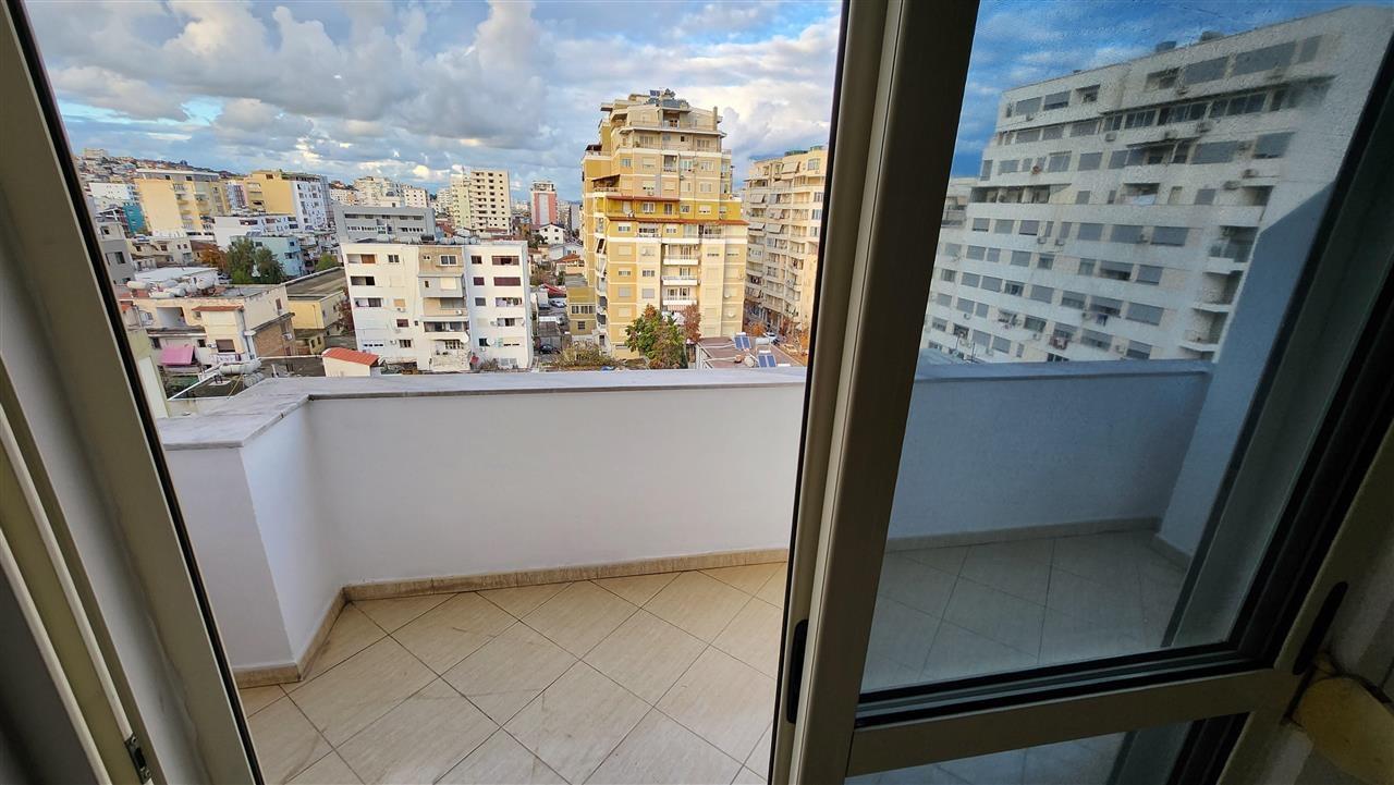 SHITET APARTAMENT 2+1 AFER MUZEUMIT NE DURRES!