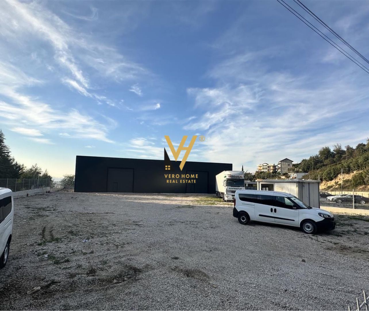 KAPANON 1900M2 ME QERA FARKE 3.500 EURO