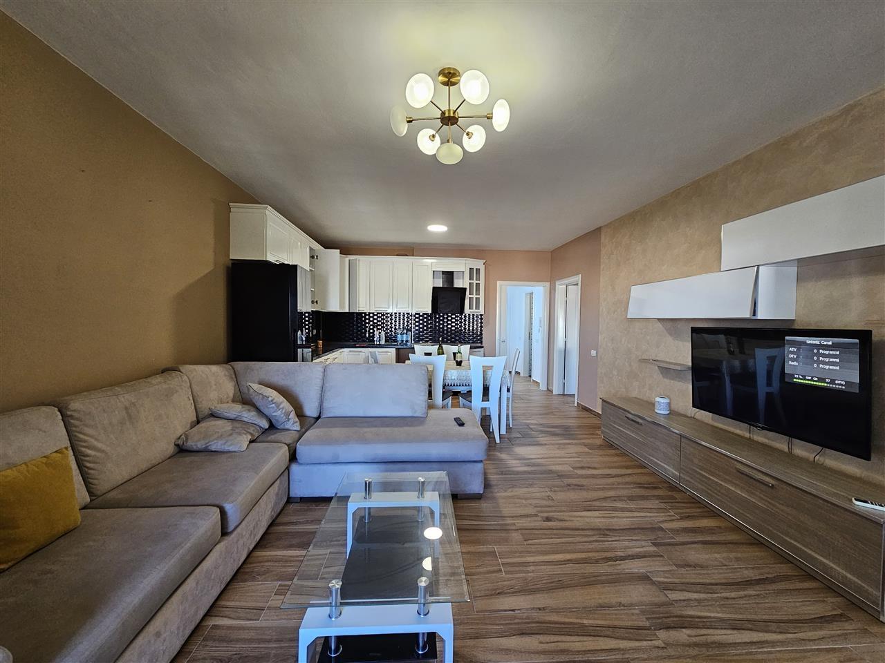 2+1 – Qera – i Mobiluar – Durres — Stacioni i trenit