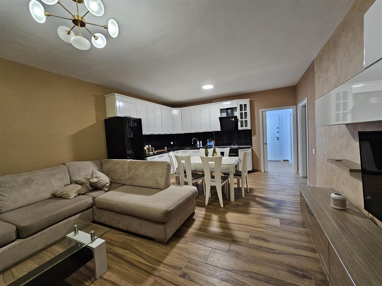 2+1 – Qera – i Mobiluar – Durres — Stacioni i trenit