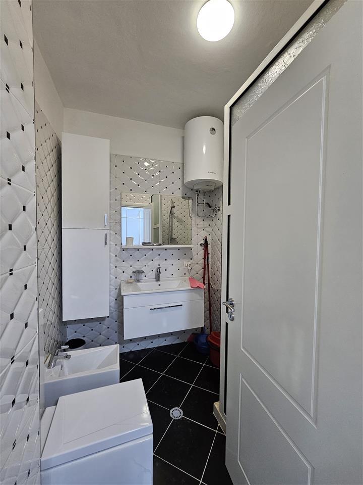 2+1 – Qera – i Mobiluar – Durres — Stacioni i trenit