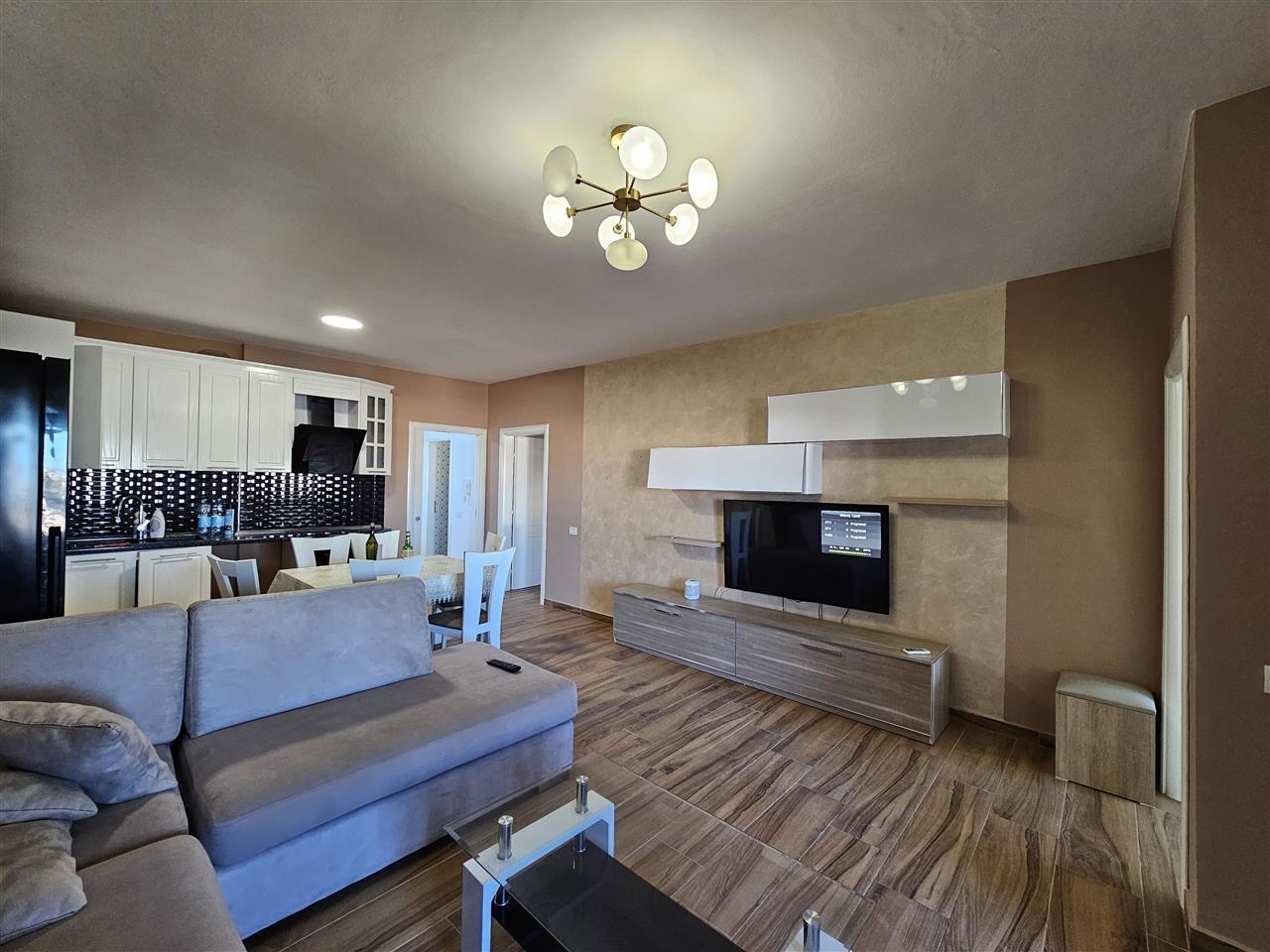 2+1 – Qera – i Mobiluar – Durres — Stacioni i trenit