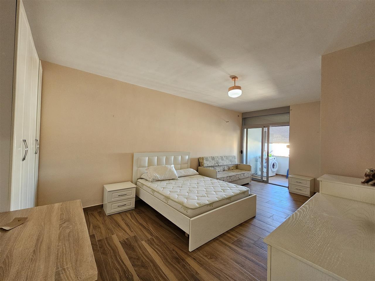 2+1 – Qera – i Mobiluar – Durres — Stacioni i trenit