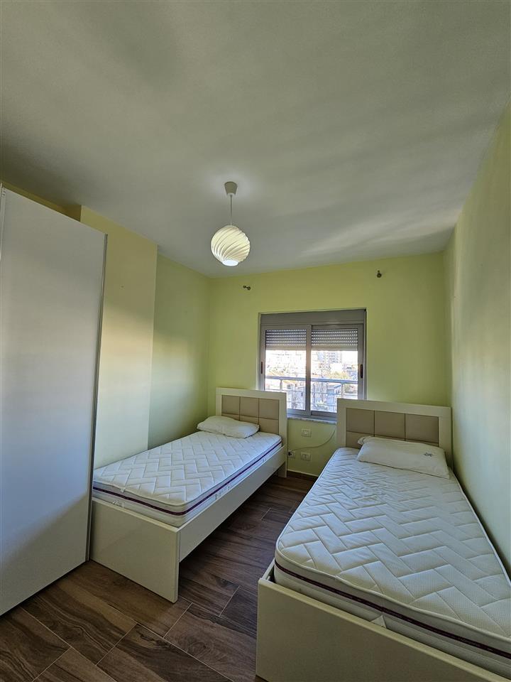 2+1 – Qera – i Mobiluar – Durres — Stacioni i trenit