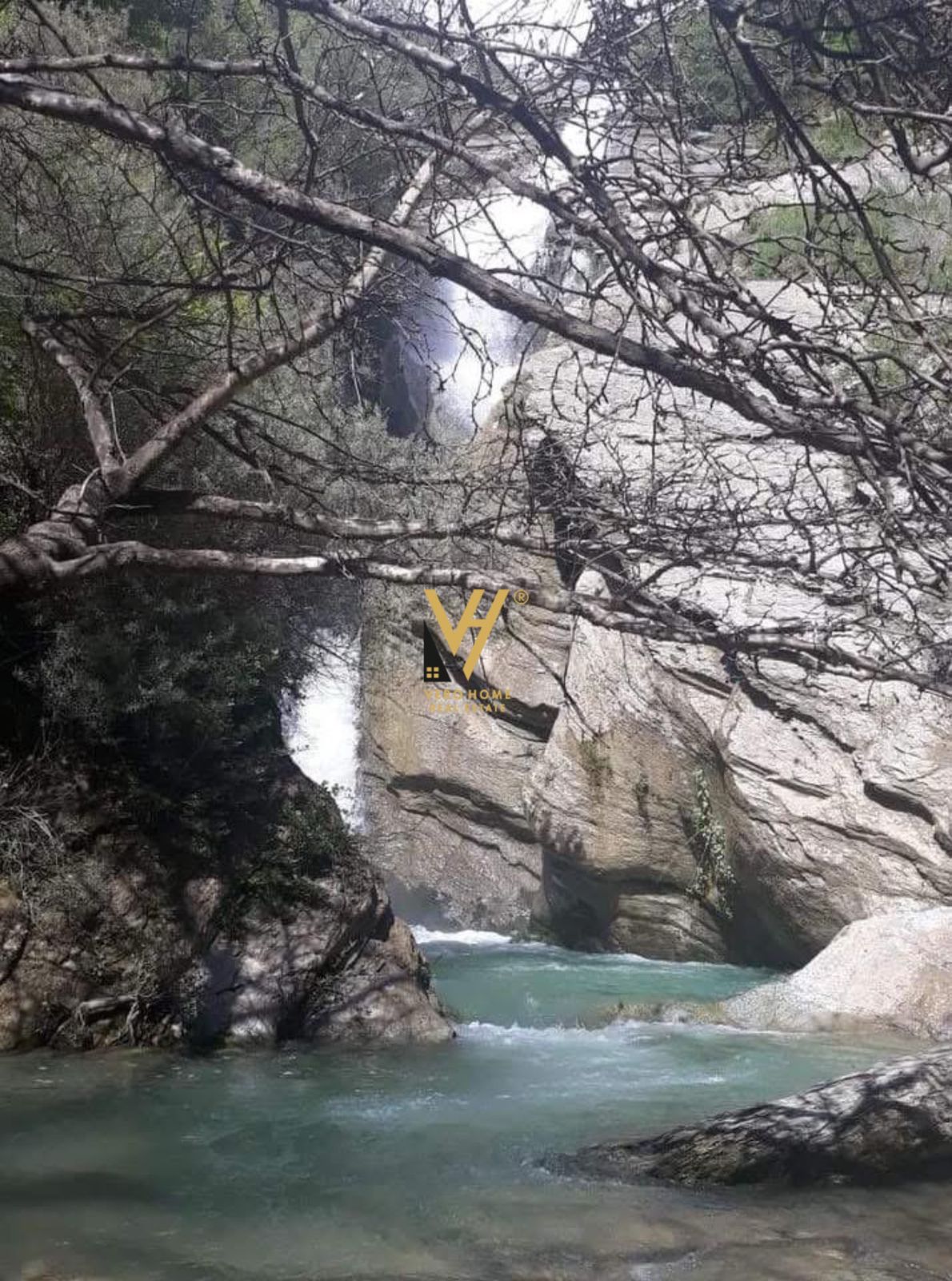 BAR-RESTORANT-TRUALL 1640 M2 NE BERAT