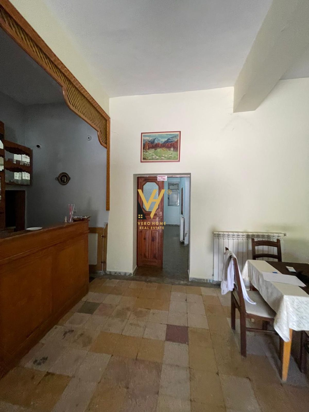 BAR-RESTORANT-TRUALL 1640 M2 NE BERAT