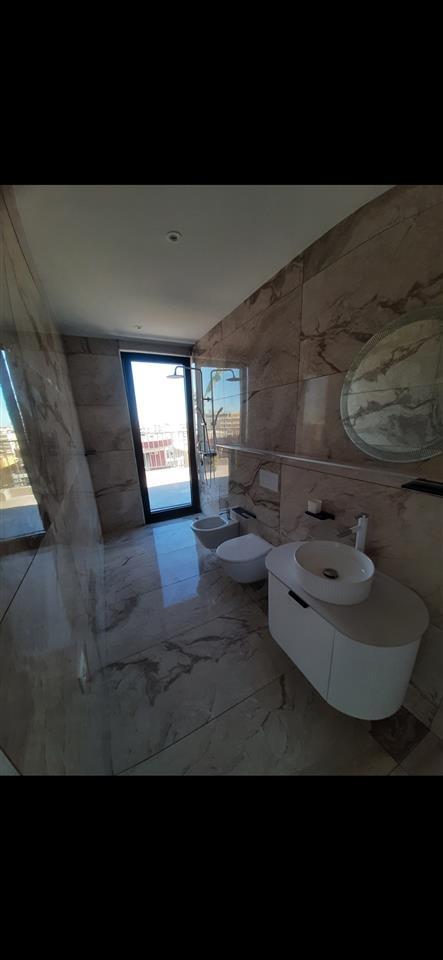 Shitet Penthouse tek stadiumi Flamurtari