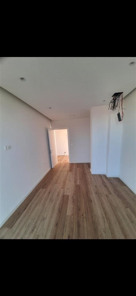 Shitet Penthouse tek stadiumi Flamurtari