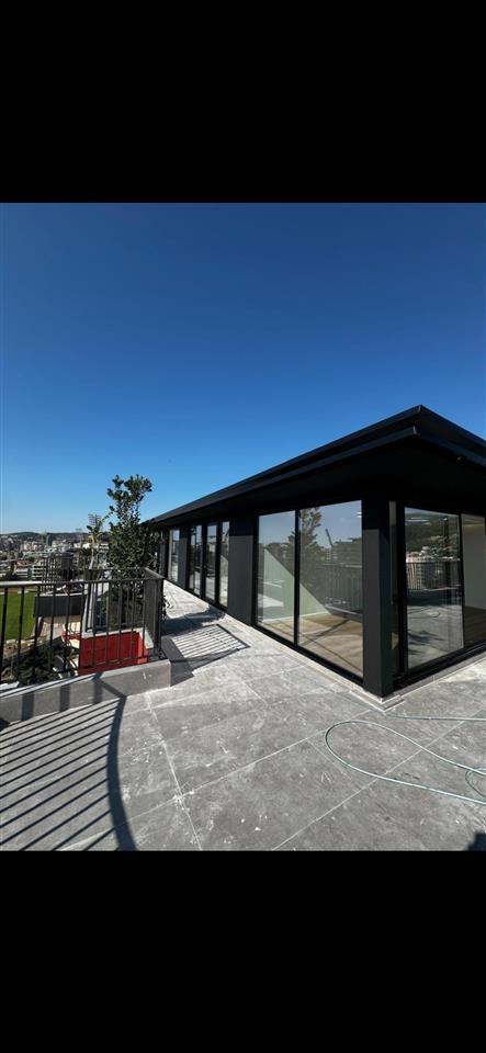 Shitet Penthouse tek stadiumi Flamurtari