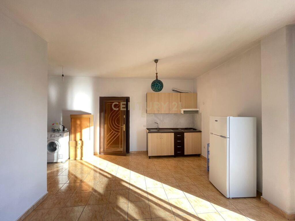 Apartament 1+1 + Verande me Qira në Lagja nr.6, Durrës – 300