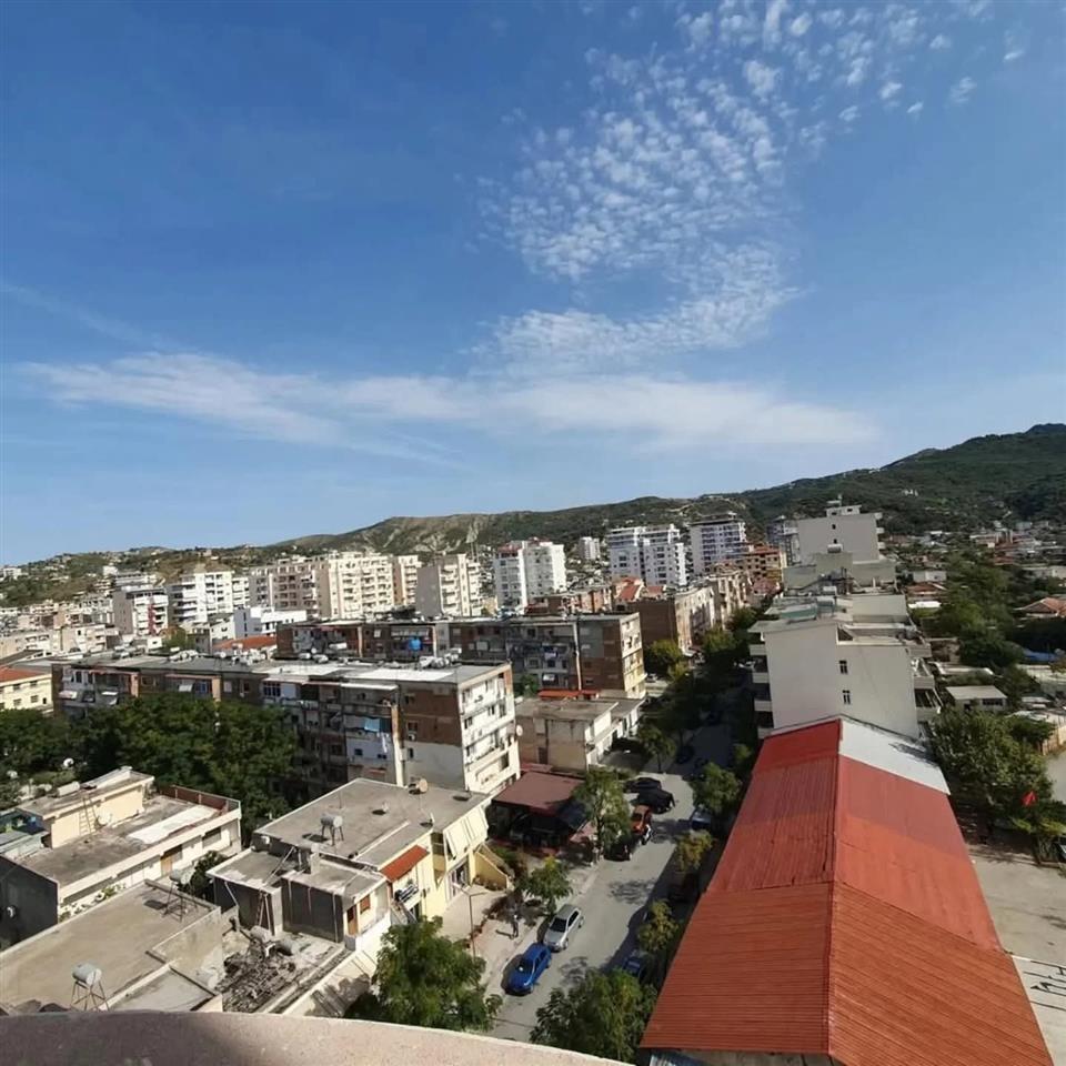 Apartament ne shitje 2+1 prane Stadiumit Flamurtari Vlore