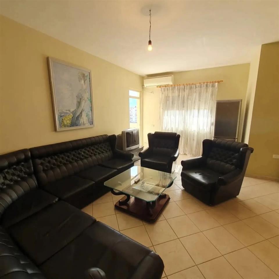 Apartament ne shitje 2+1 prane Stadiumit Flamurtari Vlore