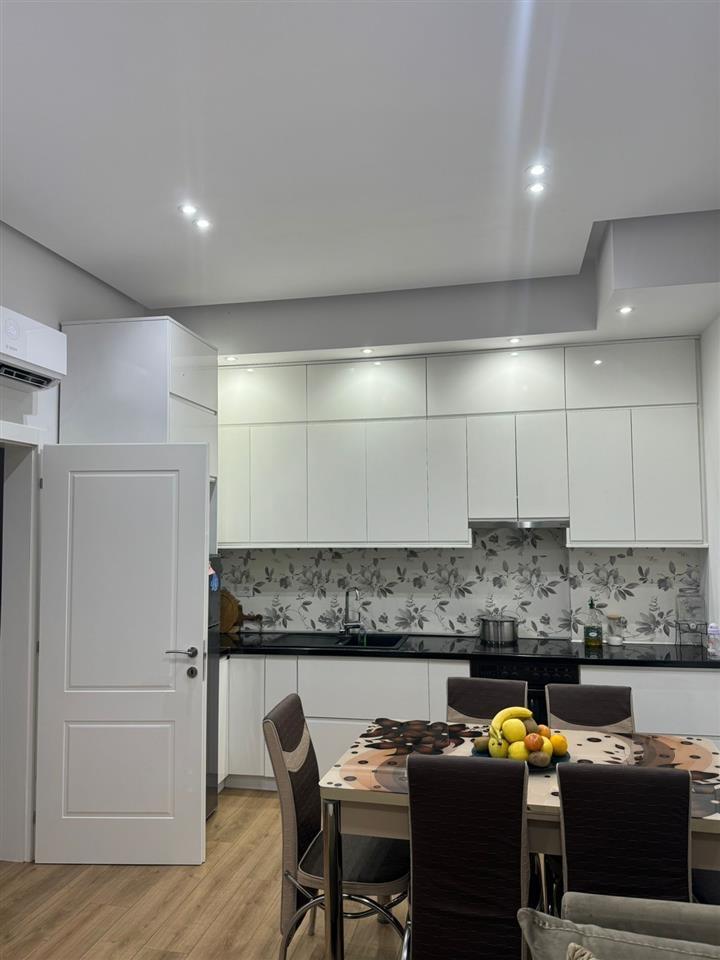 jepet apartament me qera green city