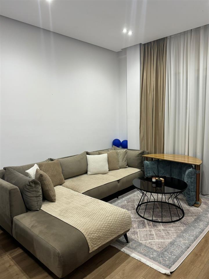 jepet apartament me qera green city