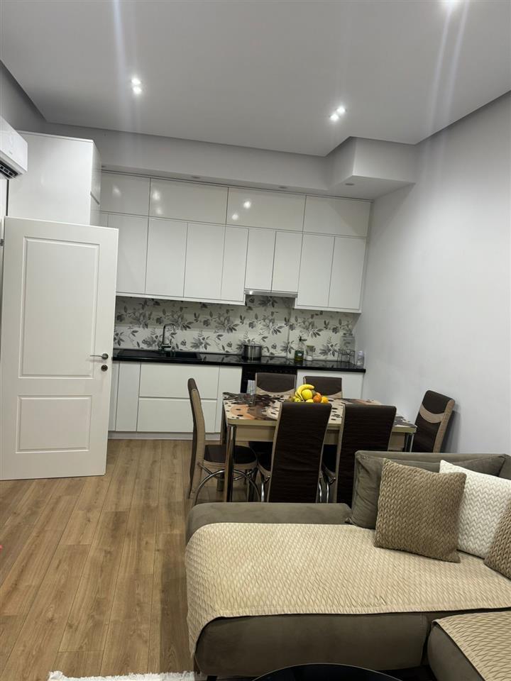 jepet apartament me qera green city